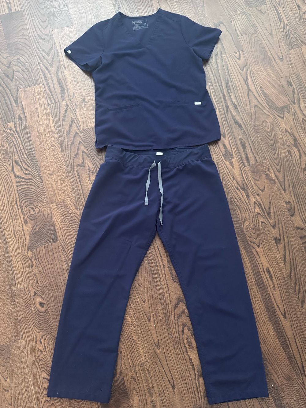 FIGS Navy scrub set